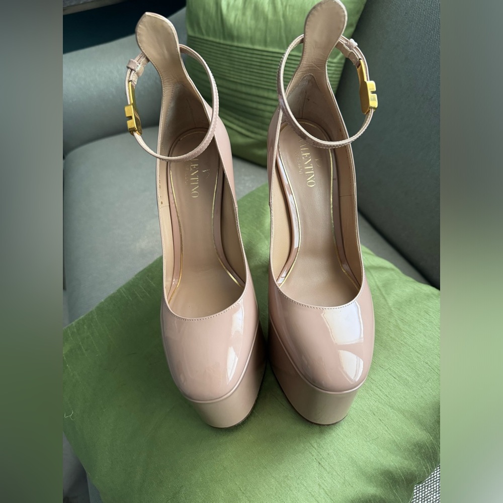 VALENTINO GARAVANI TAN-GO PLATFORM PUMP IN PATENT LEATHER 155 MM | 6.5EU